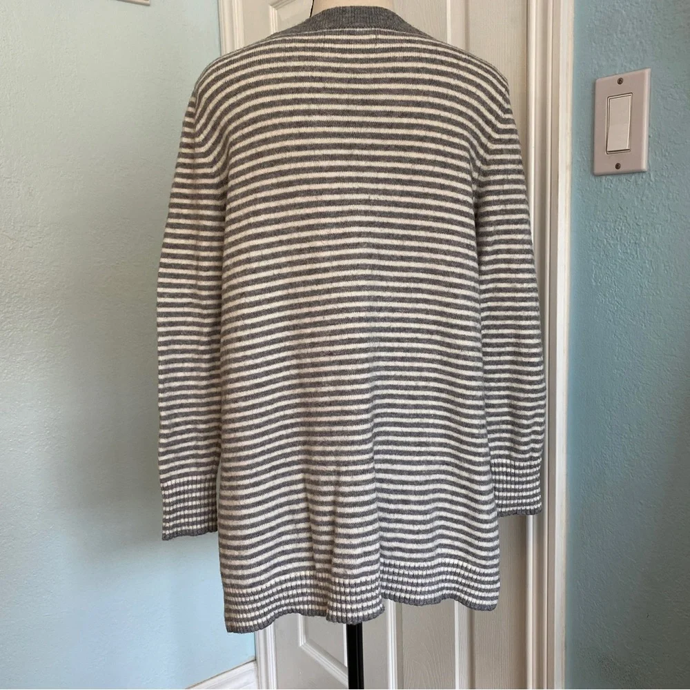 Anthropologie v-neck grey & white stripe sweater Sz S (b6)